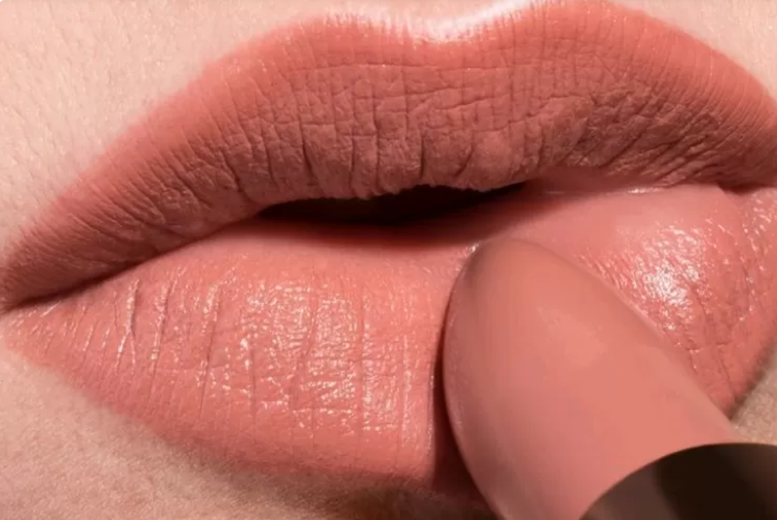 Siap Tampil Cantik Dengan 10 Rekomendasi Lipstik Awet Seharian!