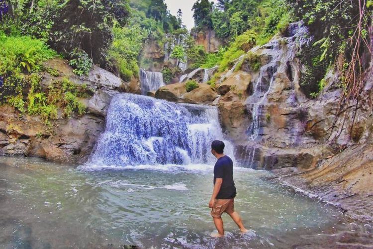 Bingung cari tempat wisata? Ini 5 Objek Wisata Curug Populer di Jawa Barat.