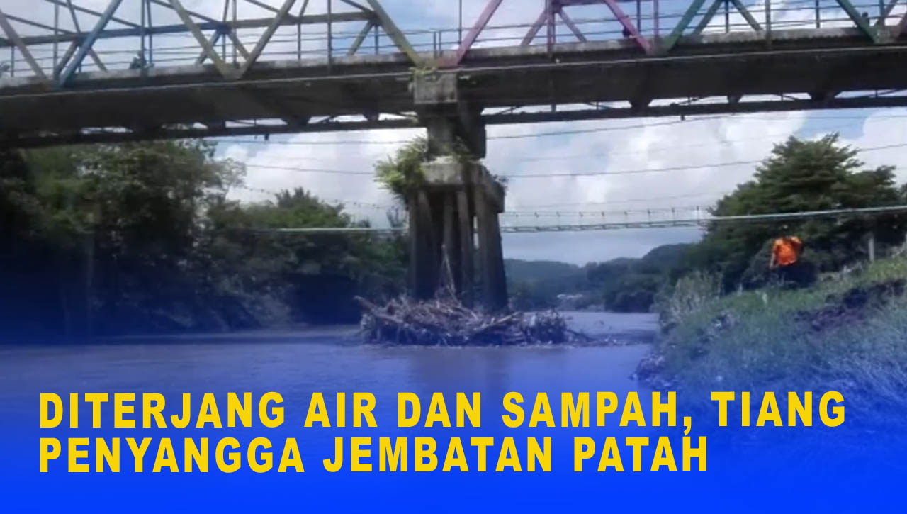 DITERJANG AIR DAN SAMPAH, TIANG PENYANGGA JEMBATAN PATAH