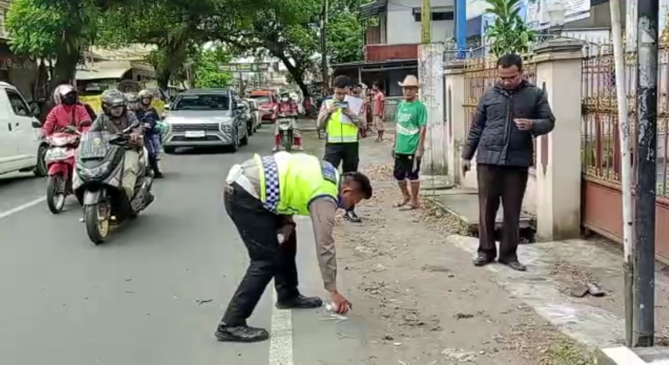 Innalillahi, Seorang Pengendara Motor Tewas Usai Tabrak Pejalan Kaki Dan Pagar Rumah