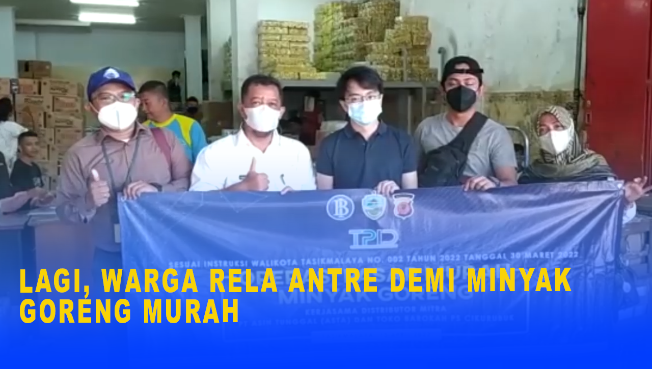 LAGI, WARGA RELA ANTRE DEMI MINYAK GORENG MURAH