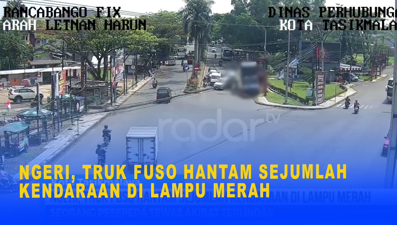 NGERI, TRUK FUSO HANTAM SEJUMLAH KENDARAAN DI LAMPU MERAH