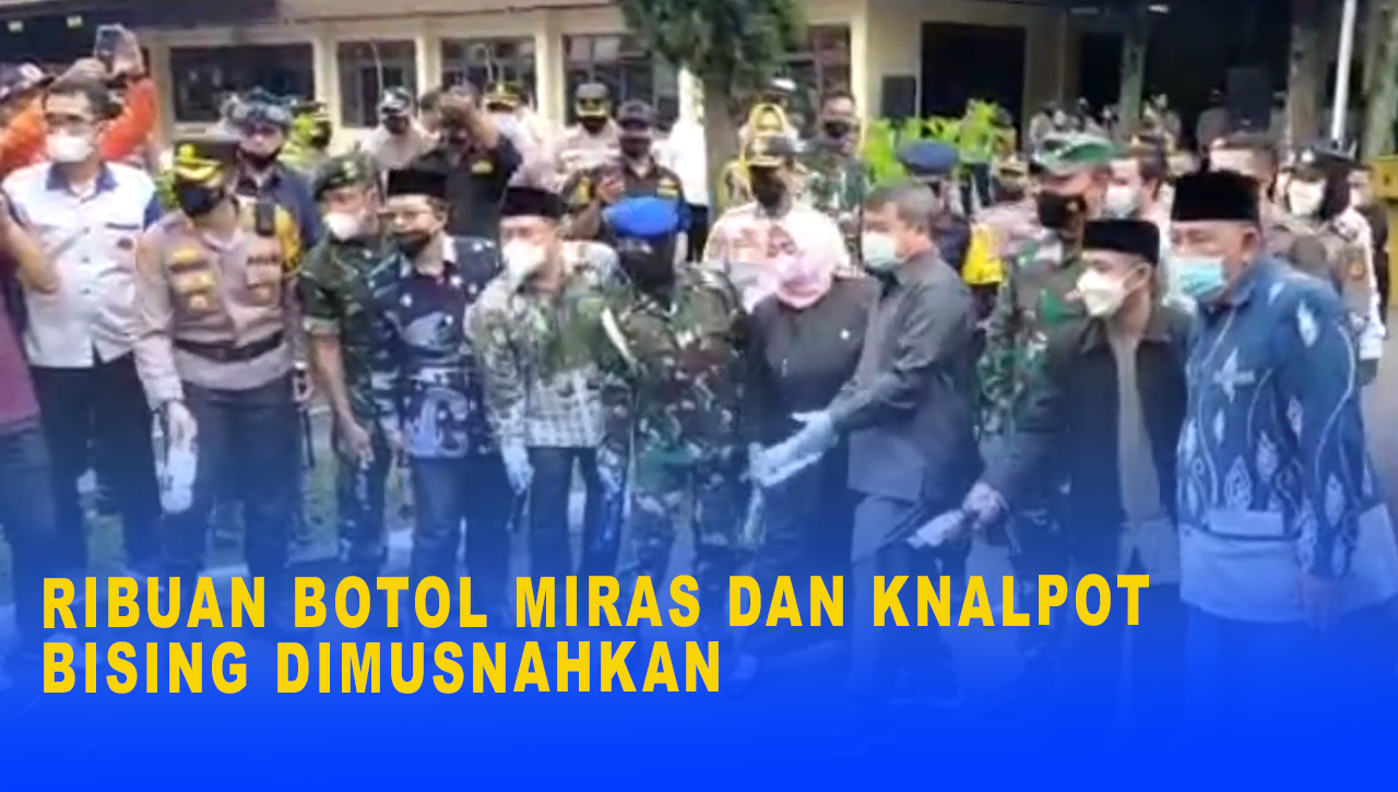 RIBUAN BOTOL MIRAS DAN KNALPOT BISING DIMUSNAHKAN