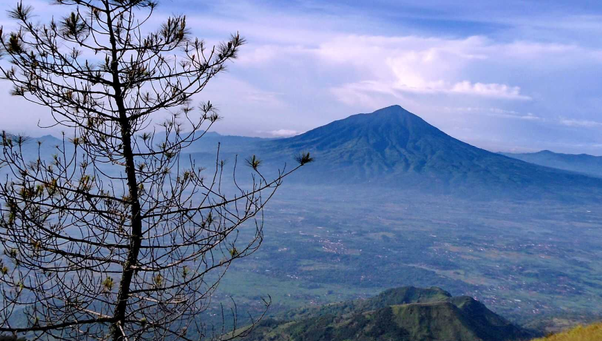 Berencana Mendaki ke Gunung Cikurai? Pahami Treknya Disini