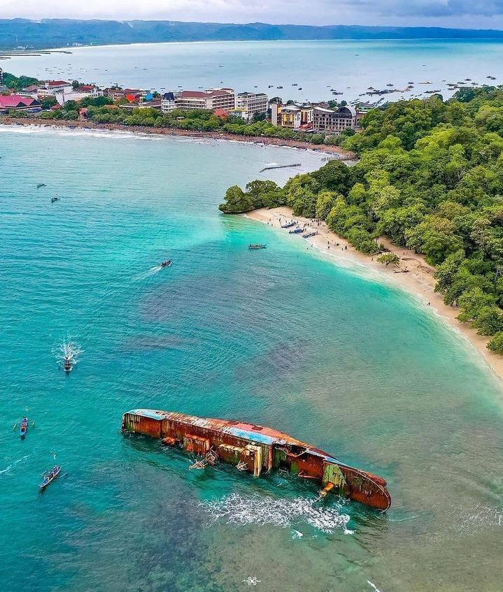 Pantai Tasikmalaya: Pesona Lautan dan Pantai yang Memikat