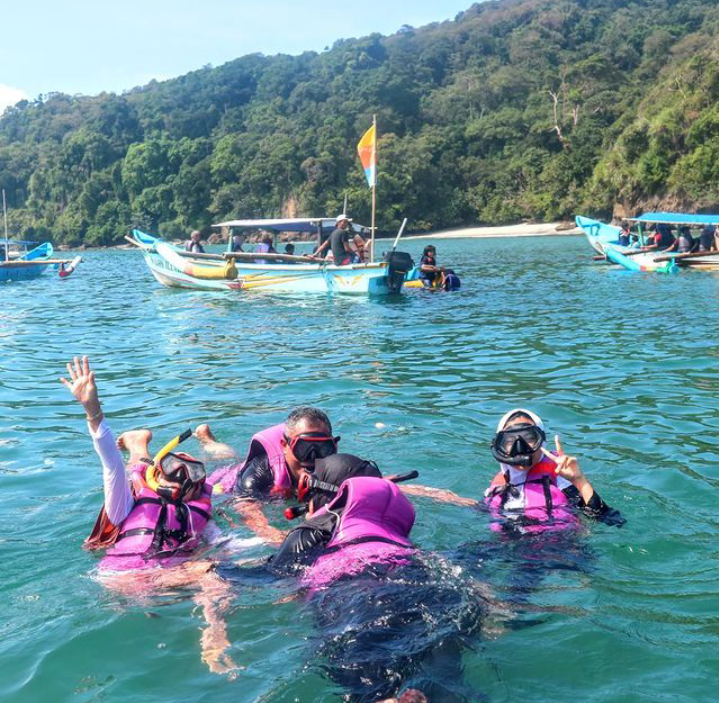Pesona Alam Bawah Laut: Menikmati Snorkeling di Pangandaran