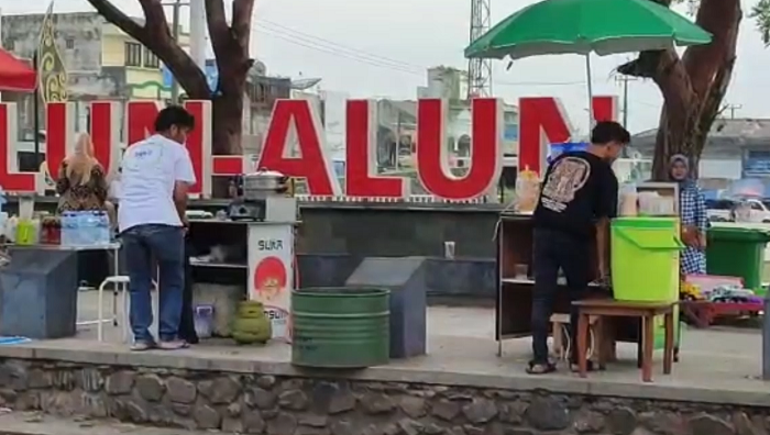 Pedagang Kaki Lima Dan Parkir Liar Dituding Jadi Biang Kerok Kesemrawutan Taman Alun-Alun Singaparna