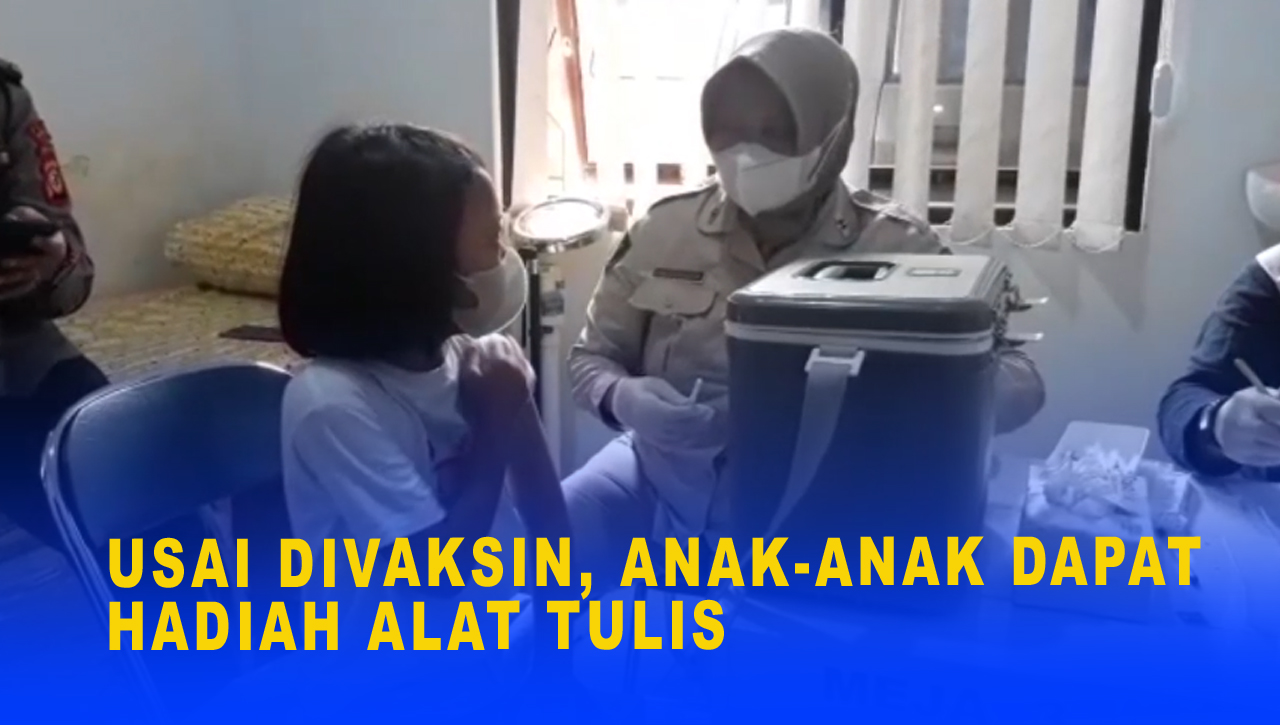 USAI DIVAKSIN, ANAK-ANAK DAPAT HADIAH ALAT TULIS