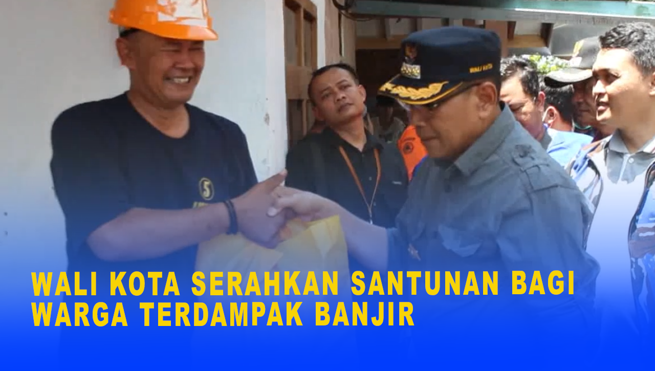 WALI KOTA SERAHKAN SANTUNAN BAGI WARGA TERDAMPAK BANJIR