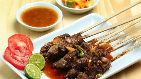 Sate Madura: Mengungkap Rahasia Rasa Gurih yang Menggoda Lidah