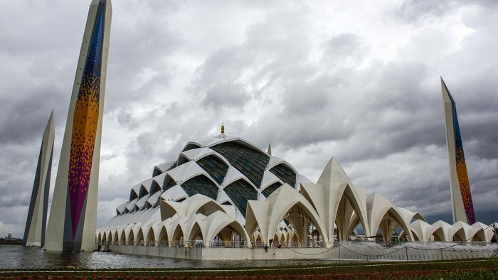 Kawasan dan Masjid Raya Al Jabbar Ditutup Sementara, Ini Alasannya