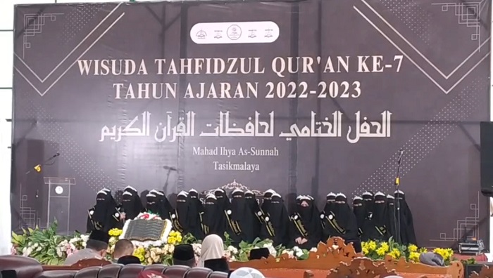 32 Santriwati Ponpes As-Sunnah Tasik Hafal 30 Juz Al-Qur’an